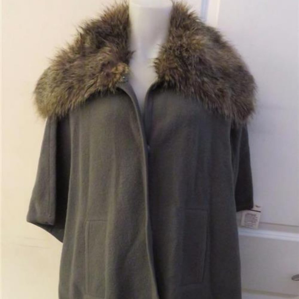 NWT COLOUR WORKS GRAY CAPE PONCHO W/FAUX FUR L